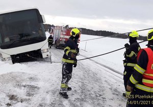 Havárie autobusu v Plzeňském kraji.