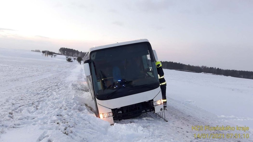 Havárie autobusu v Plzeňském kraji. 