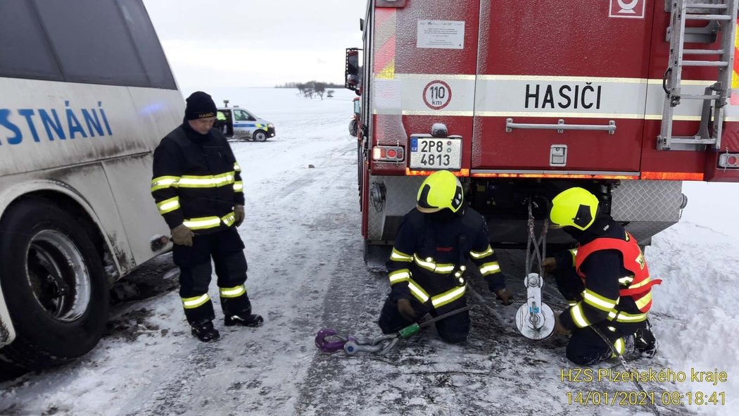 Havárie autobusu v Plzeňském kraji. 