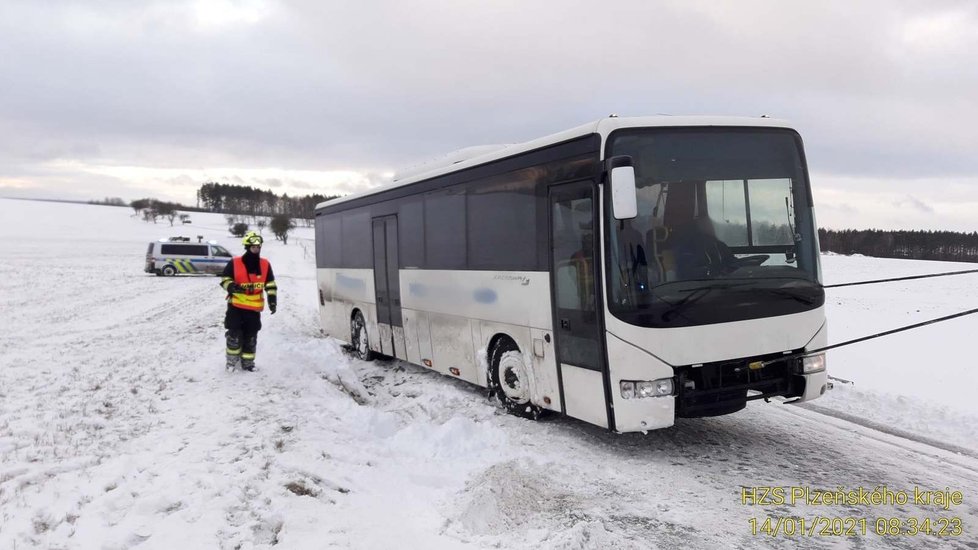 Havárie autobusu v Plzeňském kraji.