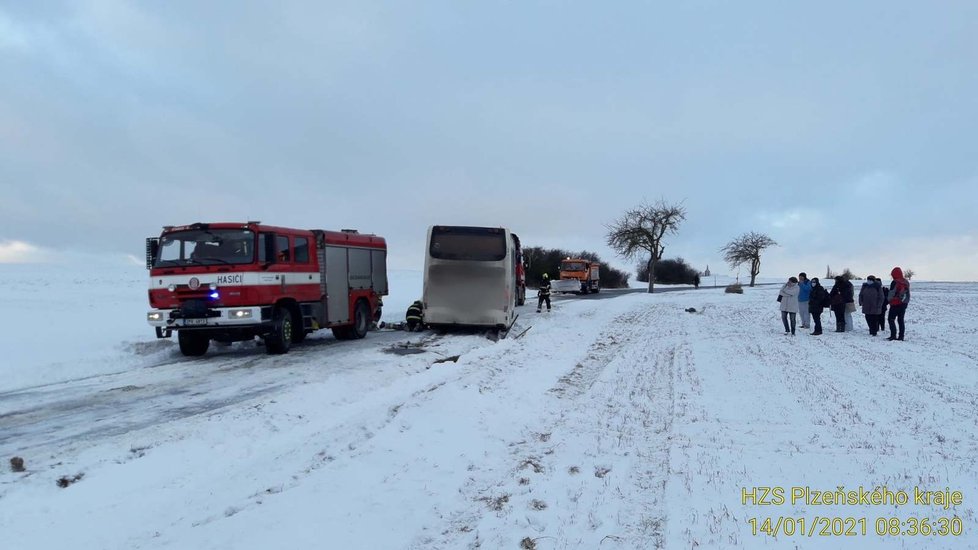 Havárie autobusu v Plzeňském kraji.