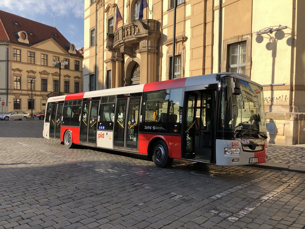 Takhle by měl vypadat nový design pražských autobusů. První autobus bude jezdit na lince 176