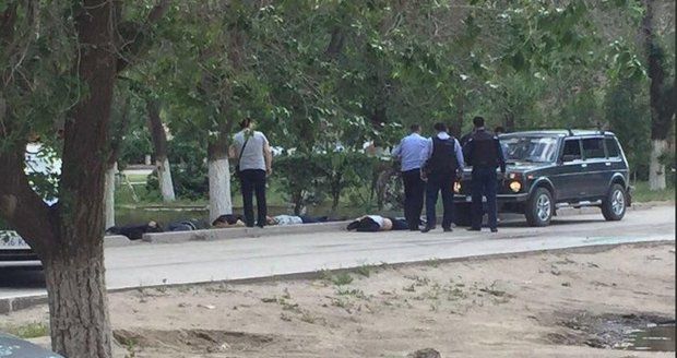 Ozbrojenci postříleli v Kazachstánu několik cestujících z autobusu.