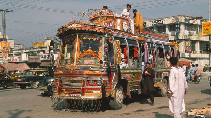 Zdobení pákistánských autobusů je velice kreativní