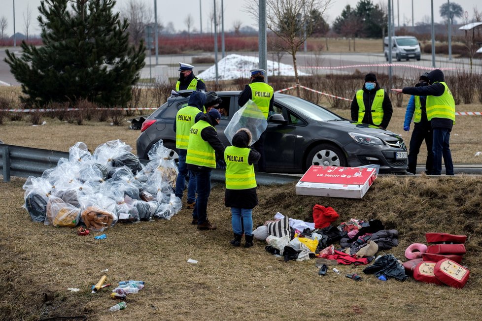 Při havárii autobusu na jihovýchodě Polska zahynulo v noci z pátku na sobotu nejméně šest lidí a další čtyři desítky utrpěly zranění.