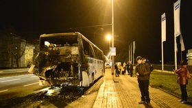 Při požáru autobusu v pražské ulici Evropská