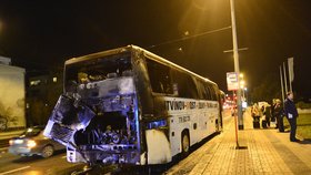 Při požáru autobusu v pražské ulici Evropská