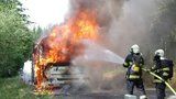 Ve Frenštátě hořel autobus: 35 dětí a 5 dospělých včas vystoupilo 