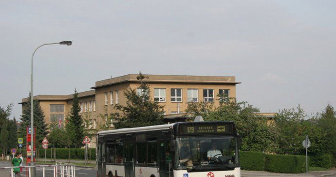 K útoku došlo v autobuse mezi zastávkami Zlaté domky a U Tří svatých.