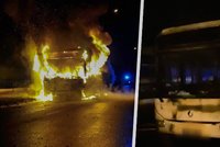 Noční záře v Prostějově: Autobus zachvátil požár, škody jsou statisícové