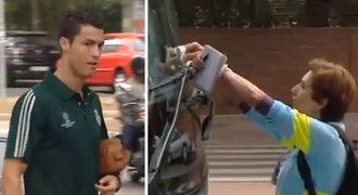 Policie pokutovala Real Madrid. Kvůli autobusu na zákazu stání