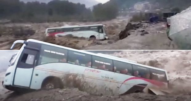 Autobus vjel do rozvodněné řeky: Sedmnáct mrtvých a desítky zraněných!