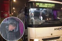 Autobusák držel cestující jako rukojmí