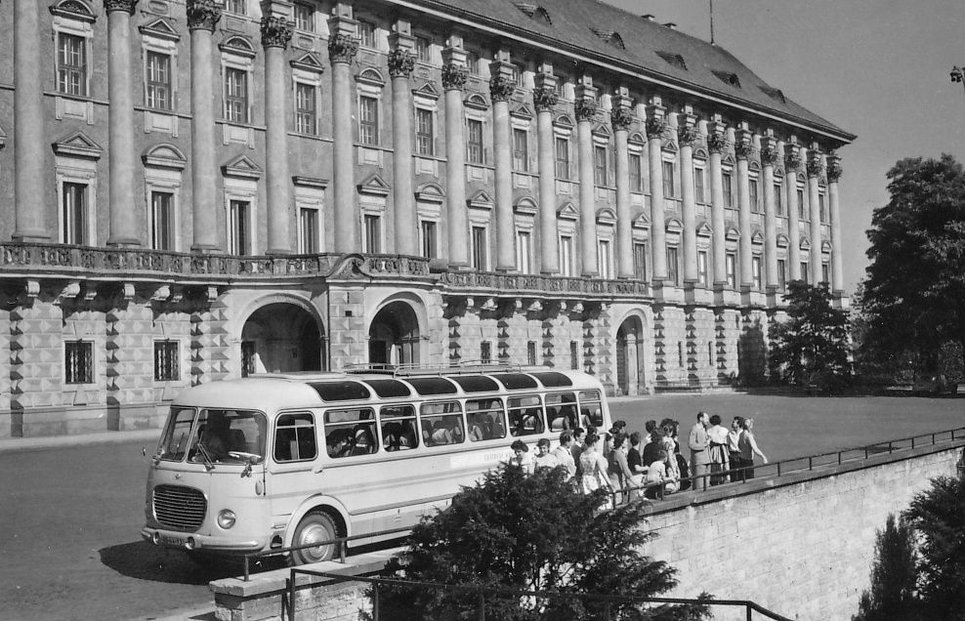 Návštěva Prahy autobusem Škoda