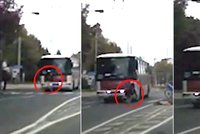 Šokující video: Autobus v Hradci Králové srazil na přechodu stařenku