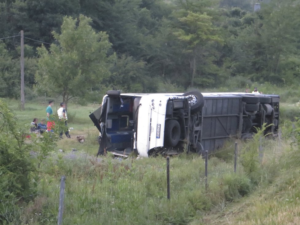 Při havárii autobusu zemřelo pět lidí.