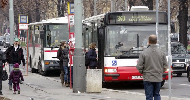 Jízdní řády vychází vstříc obcím a větším firmám. Cestující si nejvíc stěžují na podzim.