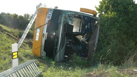Takhle autobus po nehodě vypadal.