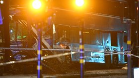 Tragédie ve švédském Stockholmu: Autobus narazil do zastávky (14.11.2025)