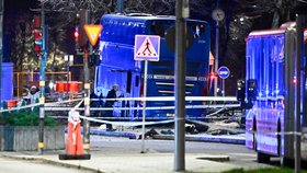 Tragédie ve švédském Stockholmu: Autobus narazil do zastávky (14.11.2025)
