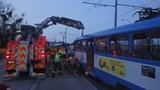 Tři zranění! S autobusem se v Ostravě srazila tramvaj řízená řidičem v zácviku