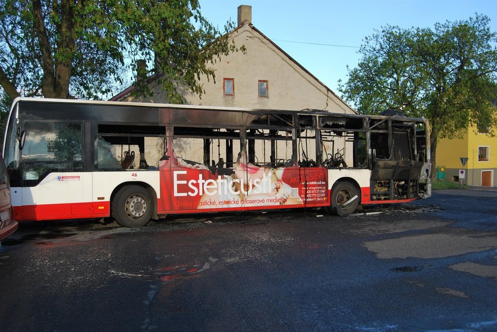 Vyhořelý linkový autobus na Ústecku: Škoda 3 miliony!