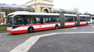 Na pražské letiště budou cestující vozit nové autobusy