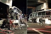 Autobus se školáky začal po nehodě v Itálii hořet: Zemřelo 16 lidí