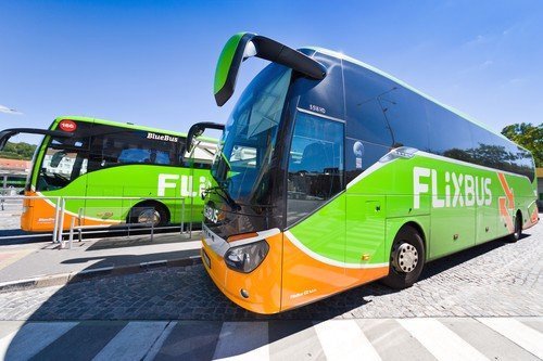 Cestujících v linkové autobusové dopravě v Česku dlouhodobě ubývá.