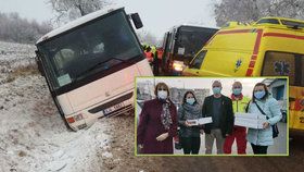 Záchranáři při nehodě školního autobusu ošetřili 29 osob: Dojemné poděkování rodičů!