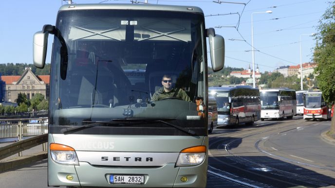 Stát bude peníze rozdělovat podle emisních tříd autobusů a jejich kapacity. Nejvíce, až 135 korun za den, dostanou dopravci s nejekologičtější emisní třídou EURO VI. (ilustrační foto)
