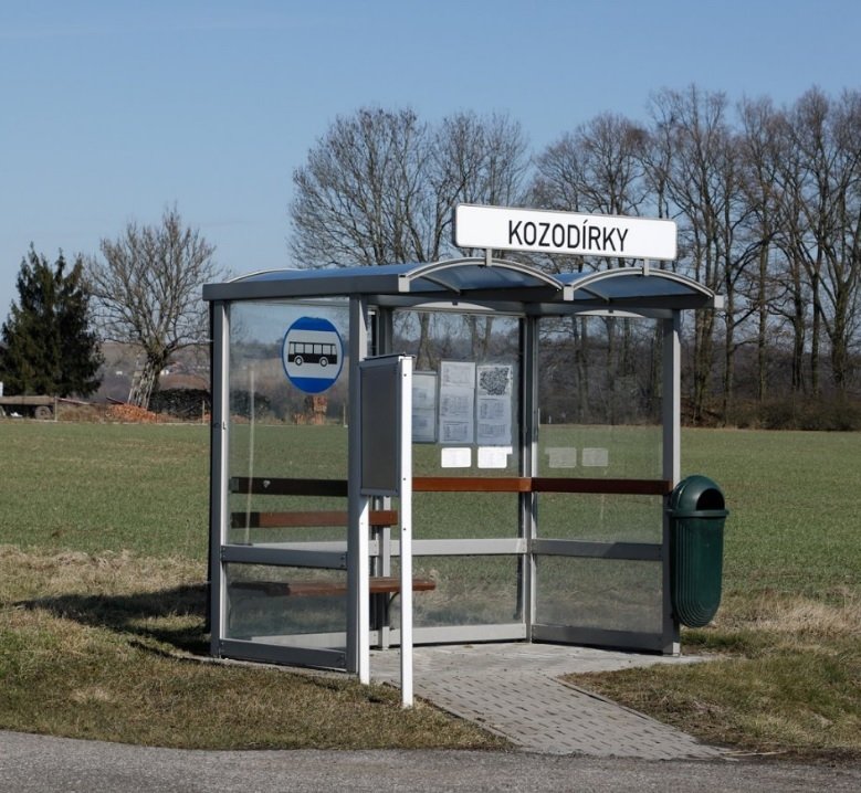 Moderní autobusová zastávka