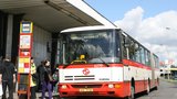 Cestující napadl řidiče autobusu: Jsem generál a mám zbraň, křičel