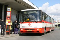 Cestující napadl řidiče autobusu: Jsem generál a mám zbraň, křičel