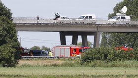 Autobus s dětmi havaroval v Belgii. Řidič zemřel.