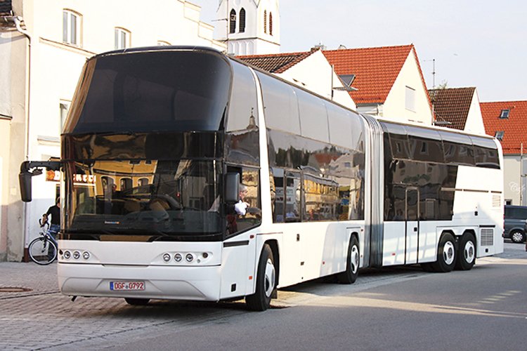 NEJvětší autobus vozí hudebníky po evropských koncertech