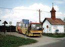 Nejvýše položená autobusová konečná jablonecké městské dopravy se nachází v nadmořské výšce 770 m. V Hraběticích v květnu roku 2002 najdeme Karosu na lince č. 6.