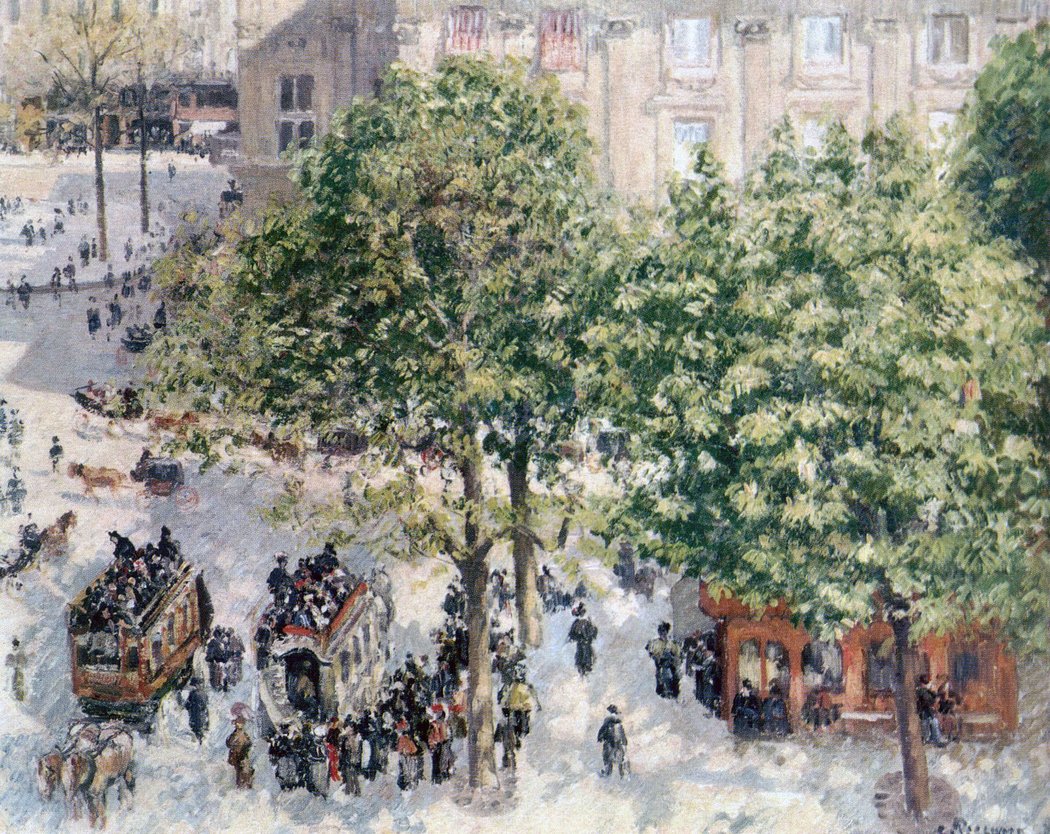 Centrální zastávka pařížských animálních patrových omnibusů Place du Théatre-Francais v malbě olejem z roku 1898 od Camille Pissarro (1830 – 1903). Krásně je vidět, jak byla tato přeprava osob v Paříži vytížená. Plné patrové vozy a plné nástupiště cestujících jsou toho důkazem.