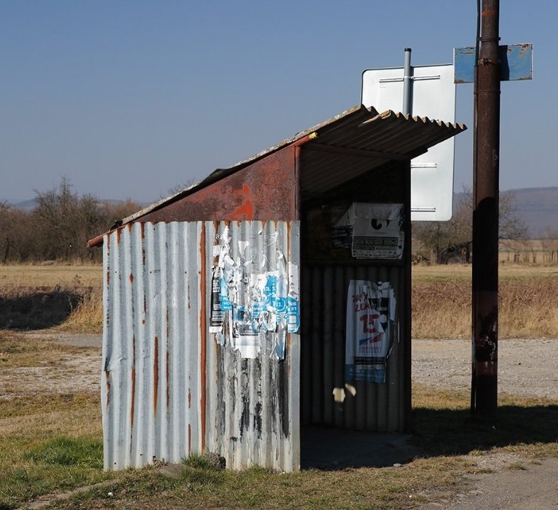 Vlnité plechy dřív byly oblíbený materiál, dnes představují spíš hrozbu.