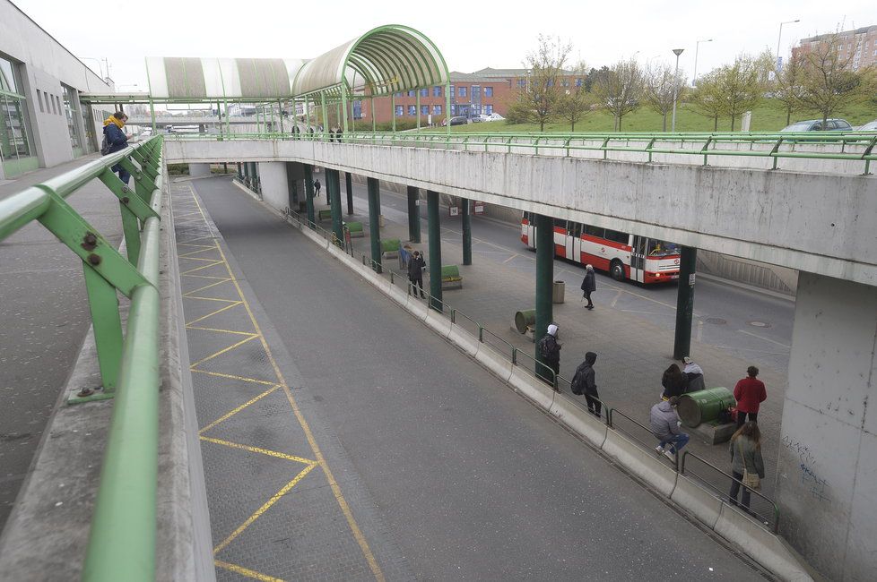 Takto v současnosti vypadá autobusový terminál na Černém Mostě.