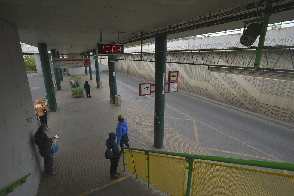 Takto v současnosti vypadá autobusový terminál na Černém Mostě.