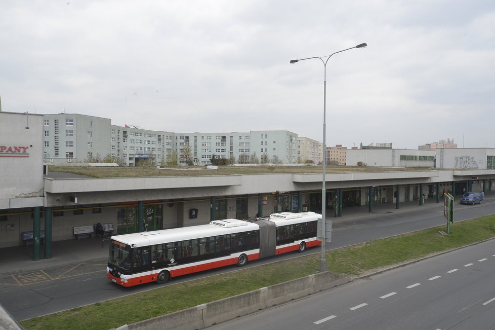 Autobusový terminál na Černém Mostě.