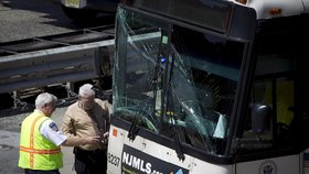 V tunelu mezi New Yorkem a Jersey se srazily autobusy.