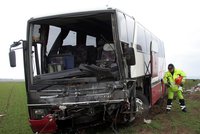 Vážná nehoda autobusu: V nemocnici je i roční dítě