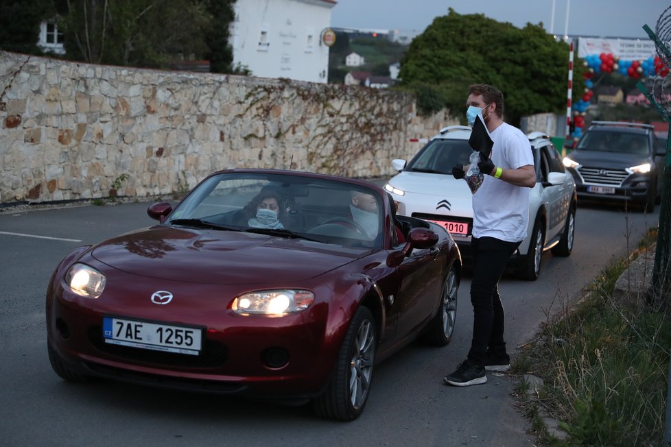 Autokino u Letiště Václava Havla v Praze