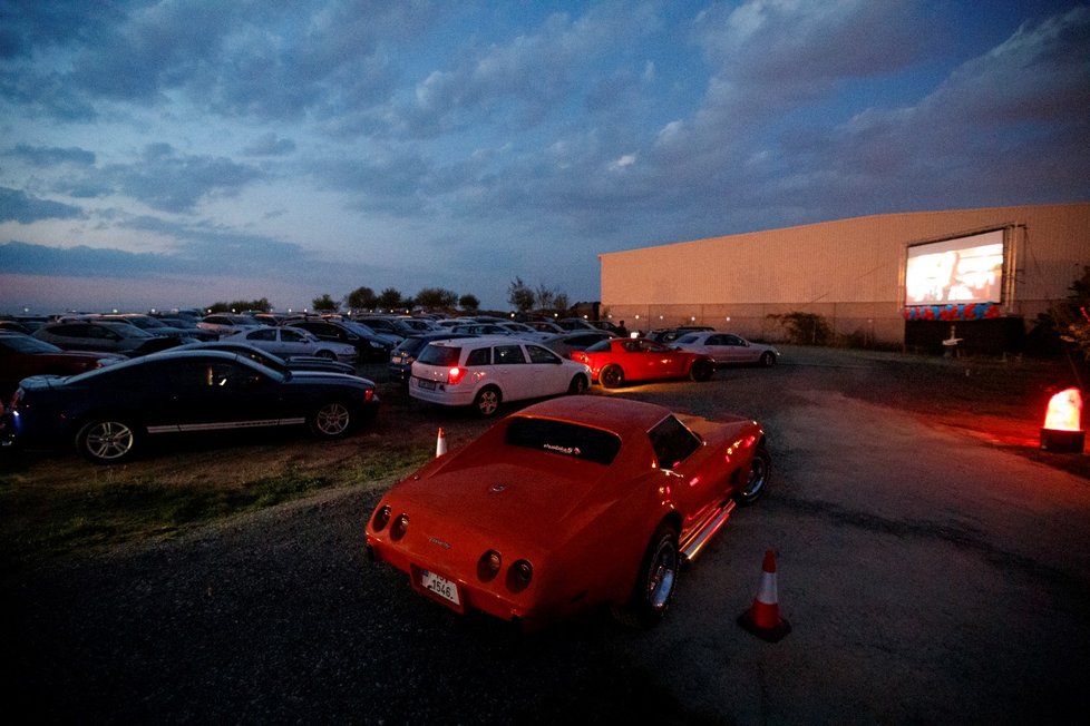 Autokino v Tuchoměřicích u Prahy