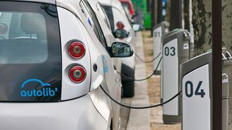 Elektromobily jsou méně ekologické než dieselová auta, tvrdí německá studie  
