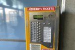 V nových automatech na jízdenky lze platit i kartou. (ilustrační foto)