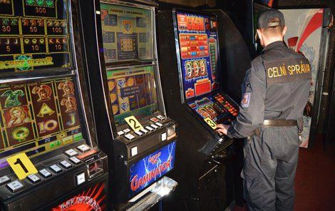 v hernách nelegálně provozované automaty.