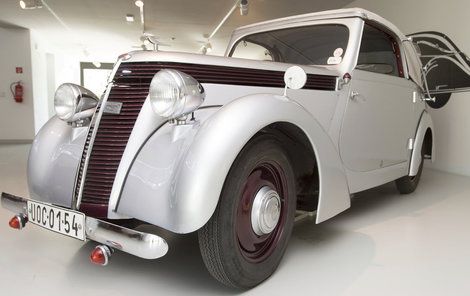 Krasavec kabriolet Jawa Minor z roku 1939 jezdil maximální rychlostí 95 kilometrů v hodině.